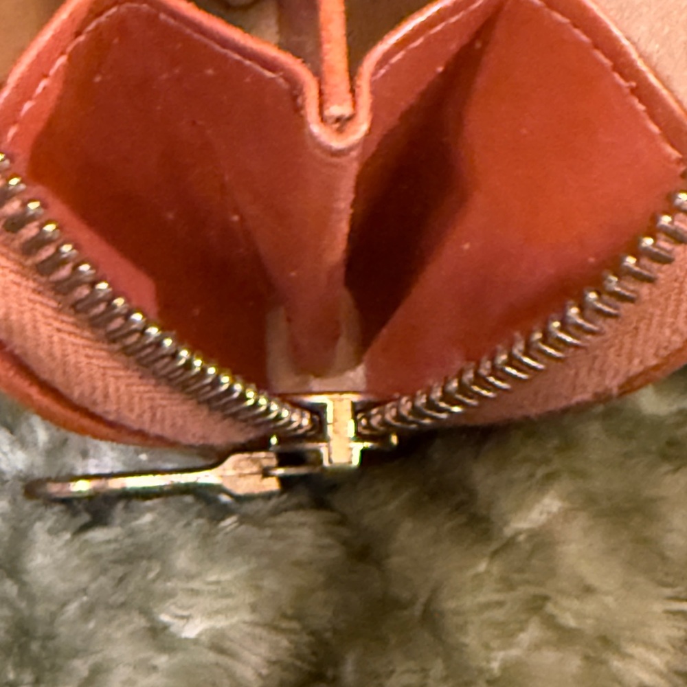Dooney and Bourke coin purse - Picture 9 of 9